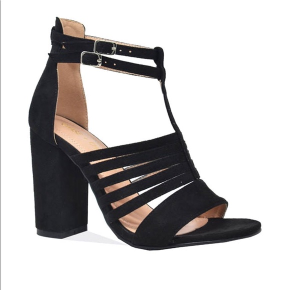 ⭐️ Black Gladiator Sandal - Women - Picture 4 of 4